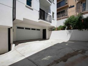 1901 N Stoke Lane, Los Angeles CA 90068