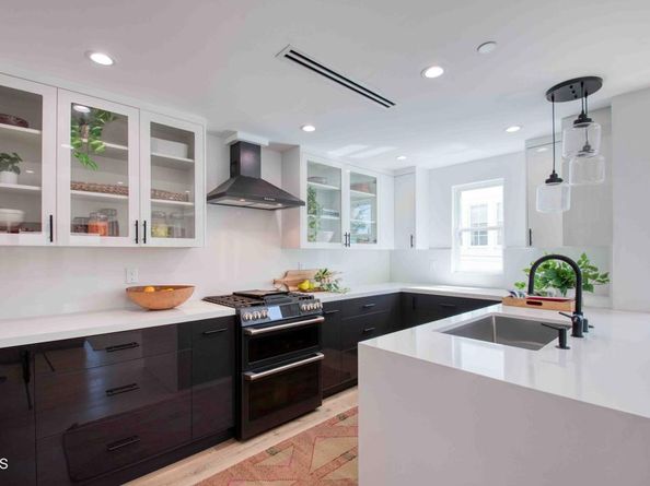 1901 N Stoke Lane, Los Angeles CA 90068
