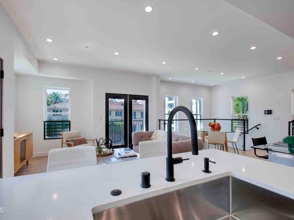 1901 N Stoke Lane, Los Angeles CA 90068