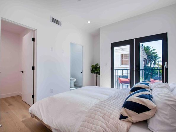 1901 N Stoke Lane, Los Angeles CA 90068