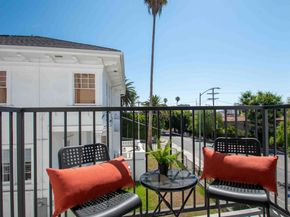 1901 N Stoke Lane, Los Angeles CA 90068