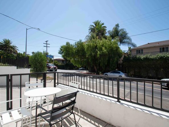 1901 N Stoke Lane, Los Angeles CA 90068