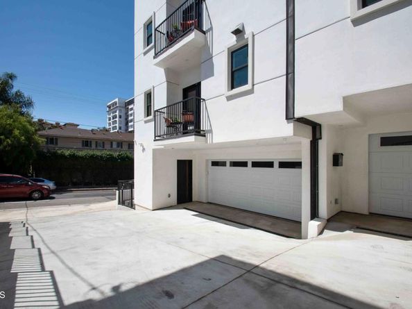 1901 N Stoke Lane, Los Angeles CA 90068