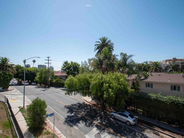 1901 N Stoke Lane, Los Angeles CA 90068