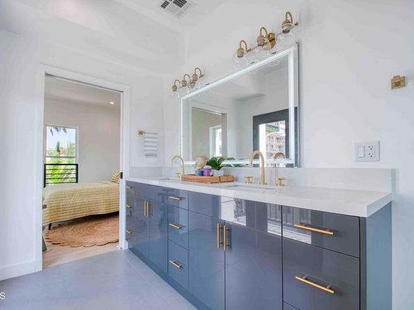 1901 N Stoke Lane, Los Angeles CA 90068