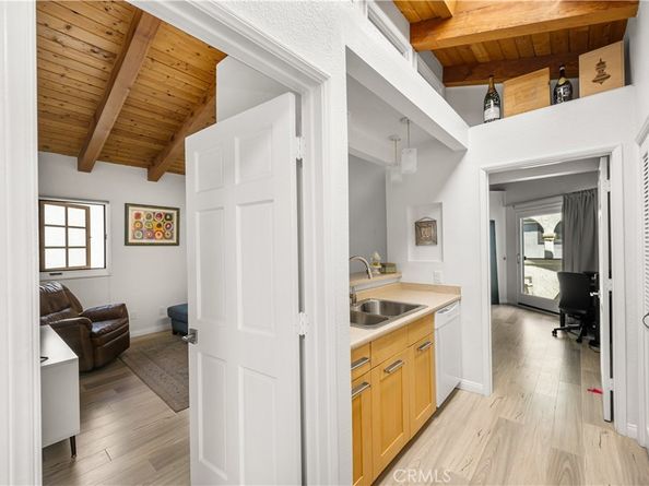 111 Geneva walk, Long Beach CA 90803