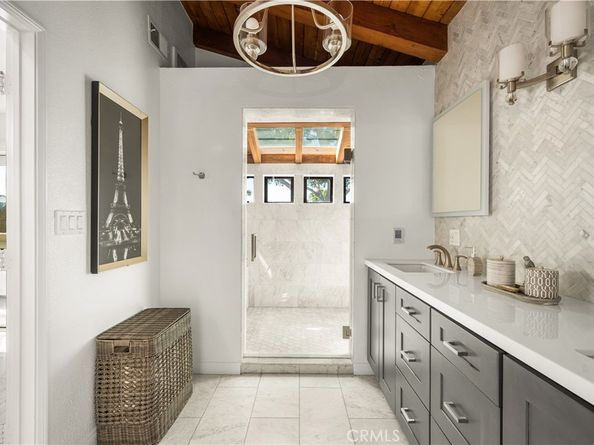 111 Geneva walk, Long Beach CA 90803