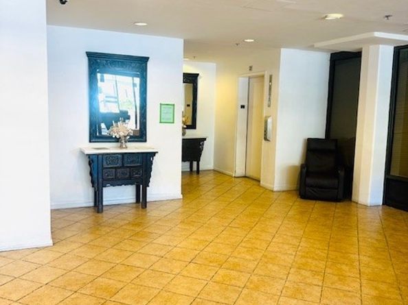 421 S La Fayette Park 214, Los Angeles CA 90057