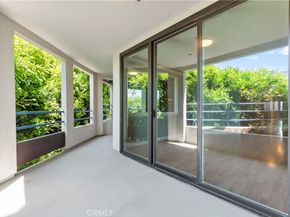 520 The Village 113, Redondo Beach CA 90277
