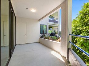 520 The Village 113, Redondo Beach CA 90277
