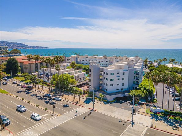 520 The Village 113, Redondo Beach CA 90277