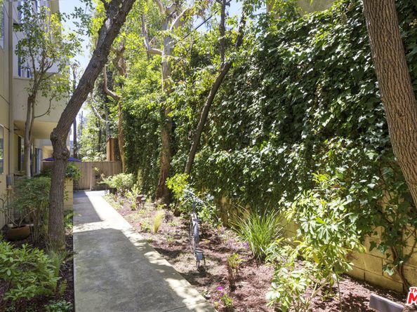 4949 Genesta Avenue 112A, Encino CA 91316