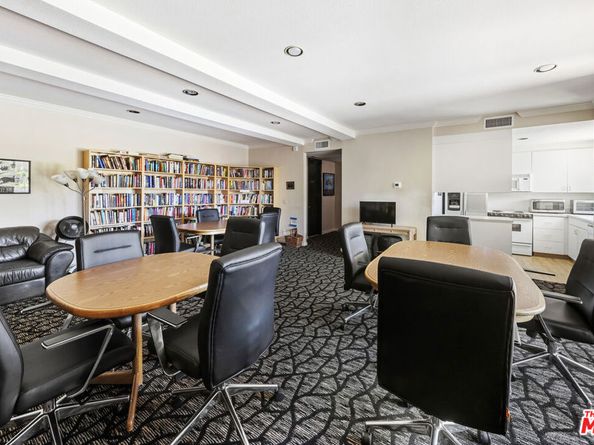 4949 Genesta Avenue 112A, Encino CA 91316