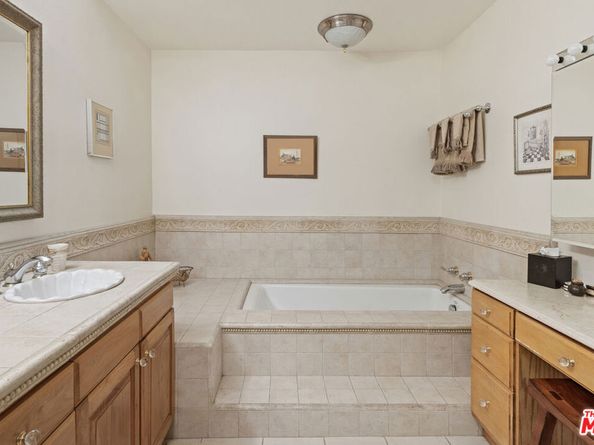 4949 Genesta Avenue 112A, Encino CA 91316