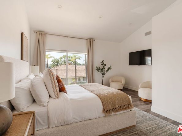 2028 Stradella Road, Los Angeles CA 90077