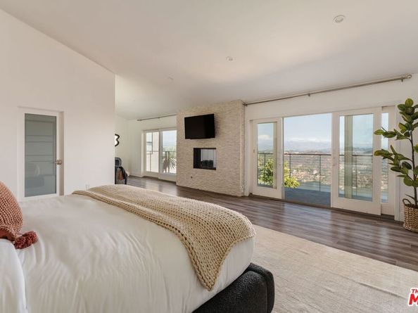 2028 Stradella Road, Los Angeles CA 90077