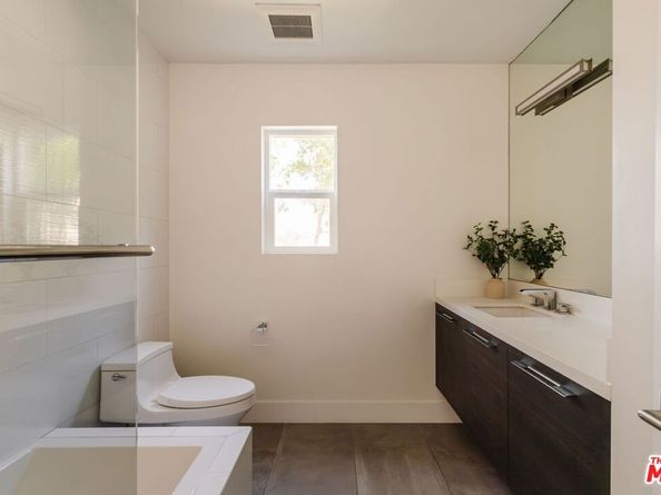 2028 Stradella Road, Los Angeles CA 90077