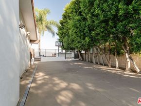 2028 Stradella Road, Los Angeles CA 90077