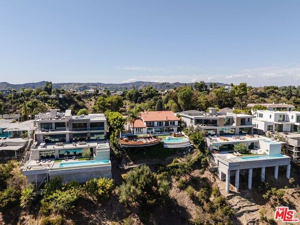 2028 Stradella Road, Los Angeles CA 90077