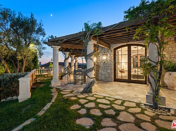 2911 Antelo View Drive, Los Angeles CA 90077