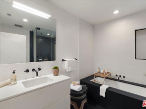 5255 Veronica Street, Los Angeles CA 90008