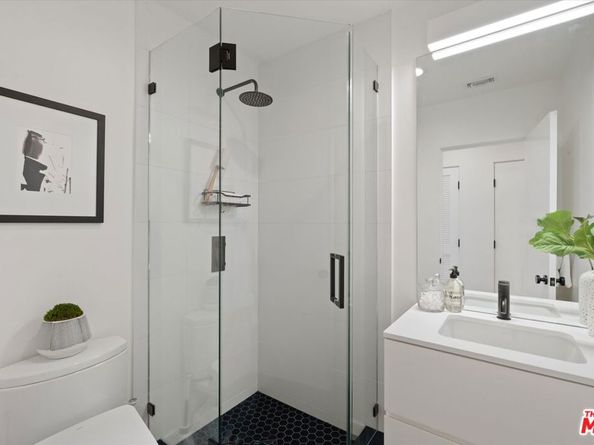 5255 Veronica Street, Los Angeles CA 90008