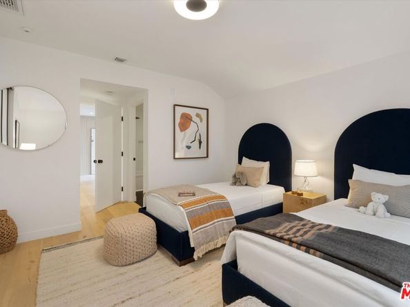 5255 Veronica Street, Los Angeles CA 90008