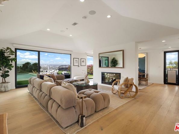 5255 Veronica Street, Los Angeles CA 90008
