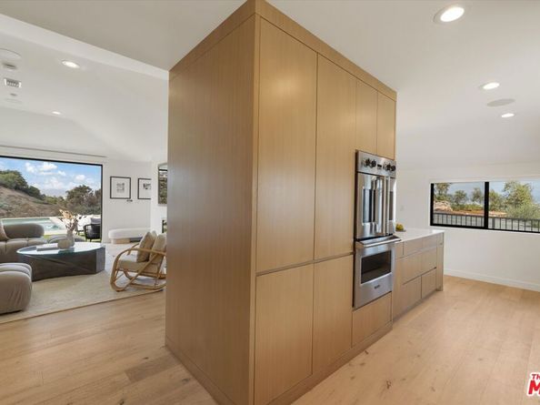 5255 Veronica Street, Los Angeles CA 90008