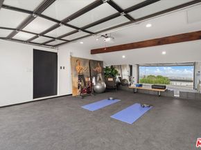 5255 Veronica Street, Los Angeles CA 90008