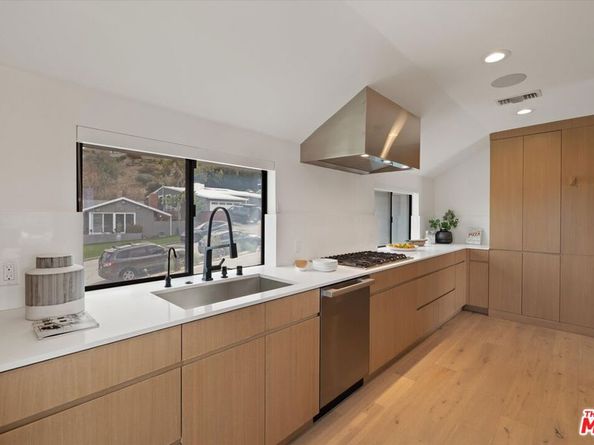 5255 Veronica Street, Los Angeles CA 90008