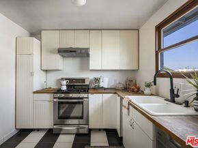 1525 Carmona Avenue, Los Angeles CA 90019