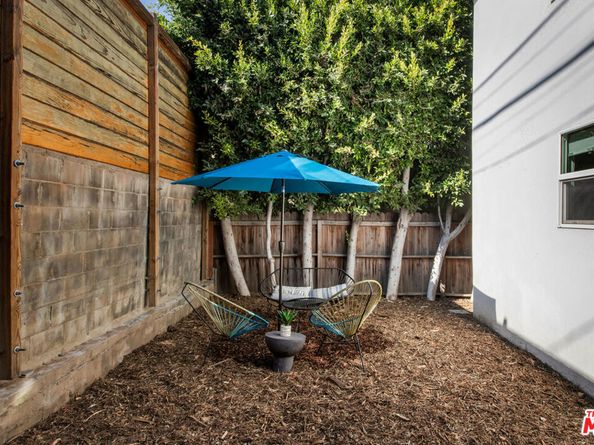 1525 Carmona Avenue, Los Angeles CA 90019
