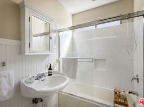 1525 Carmona Avenue, Los Angeles CA 90019