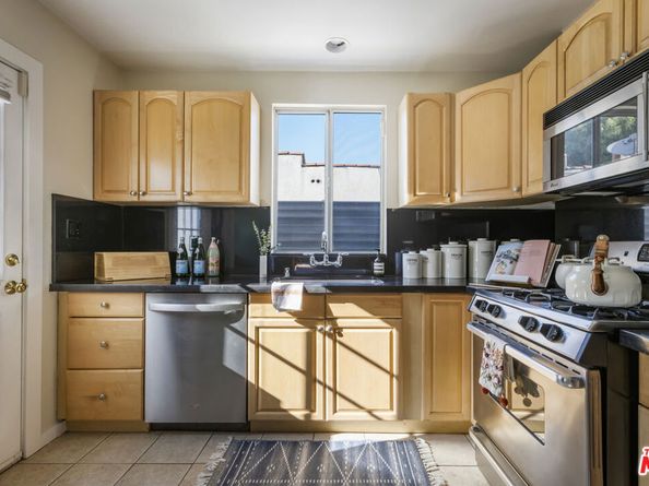 1525 Carmona Avenue, Los Angeles CA 90019