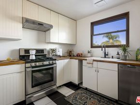 1525 Carmona Avenue, Los Angeles CA 90019