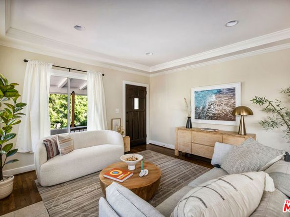 1525 Carmona Avenue, Los Angeles CA 90019
