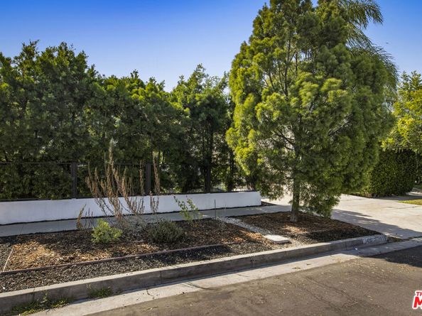 1525 Carmona Avenue, Los Angeles CA 90019