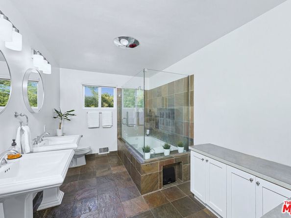 12118 Navy Street, Los Angeles CA 90066