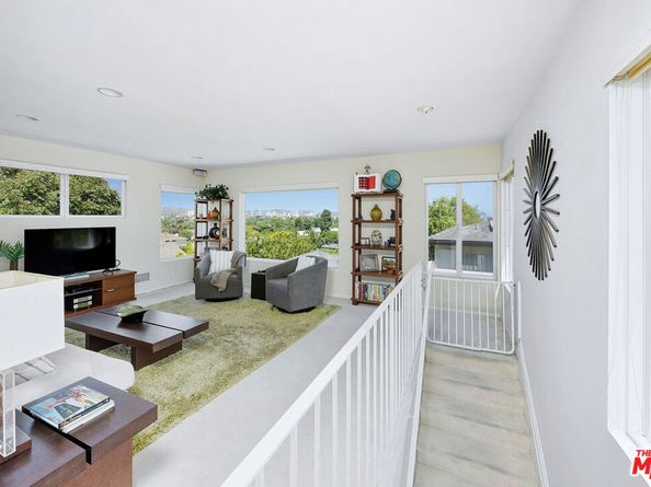 12118 Navy Street, Los Angeles CA 90066