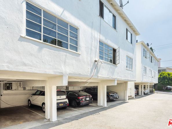 8730 Holloway Drive, West Hollywood CA 90069