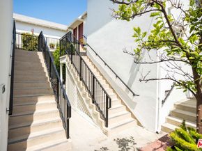 8730 Holloway Drive, West Hollywood CA 90069