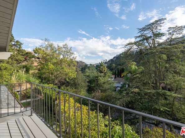 7560 Devista Drive, Los Angeles CA 90046