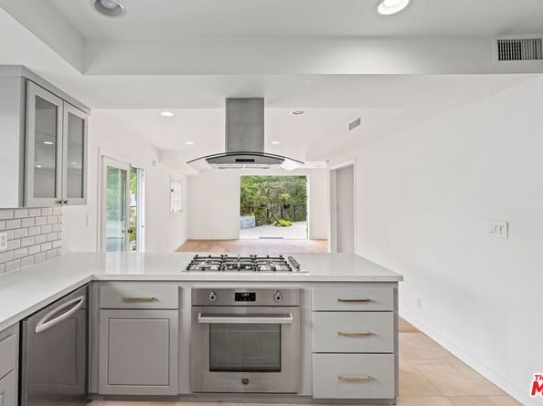 7560 Devista Drive, Los Angeles CA 90046