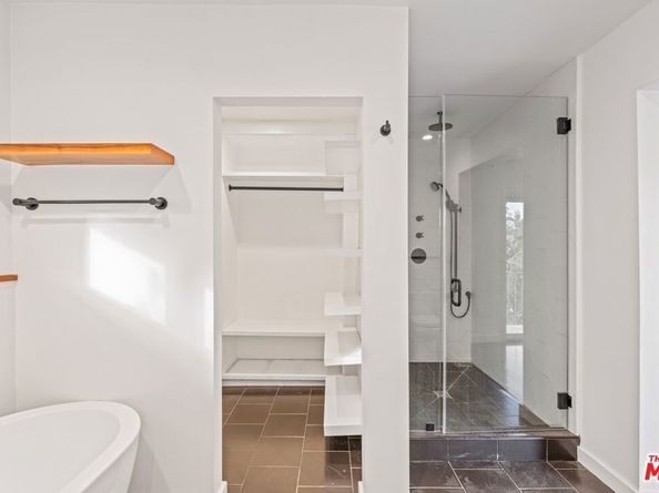 7560 Devista Drive, Los Angeles CA 90046