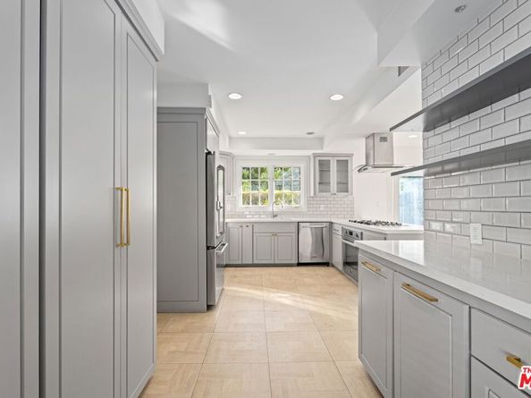 7560 Devista Drive, Los Angeles CA 90046