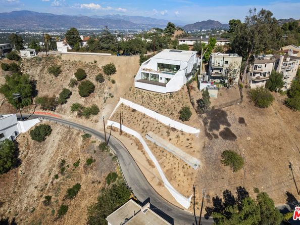3699 Alta Mesa Drive, Studio City CA 91604