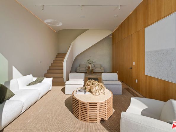3699 Alta Mesa Drive, Studio City CA 91604