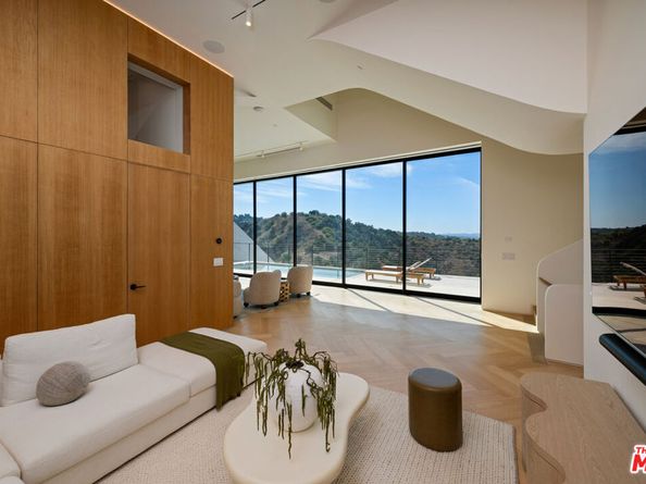 3699 Alta Mesa Drive, Studio City CA 91604