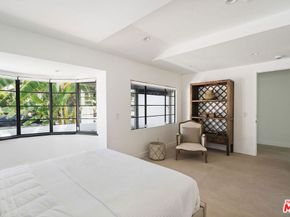 1133 S Cochran Avenue, Los Angeles CA 90019